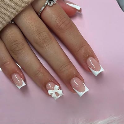 Dailygoods- Kunstnagels 24 stuks - Korte vierkante nagels - Witte Franse tip - Effen kleur - Glanzend nude roze - Inclusief nagelvijl/stickers - Nepnagels