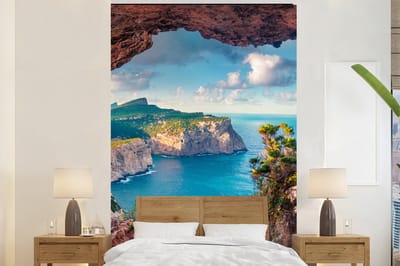 Behang - Fotobehang Grot - Natuur - Zee - Landschap - Breedte 225 cm x hoogte 350 cm