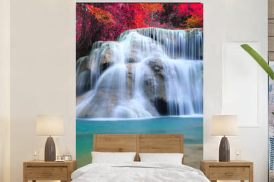 Behang - Fotobehang Waterval - Bomen - Rood - Landschap - Natuur - Breedte 160 cm x hoogte 240 cm