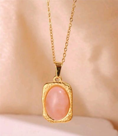 Mooi elegante mini boho ketting van Rozenkwarts - roestvrij staal in goud kleur 1st