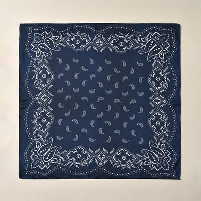 Vrouwen Sjaal met Paisley Print en Vierkante Vorm, Een Multifunctionele Modieuze Sjaal, Een Veelzijdig Item voor Vrouwen voor Werk en Vrije Tijd. blauw