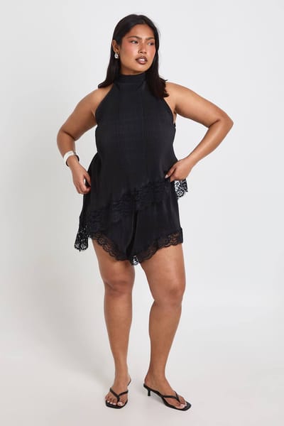 boohoo Dames Plus Kanten Afwerking Plisse Shorts | Black | Maat: 20