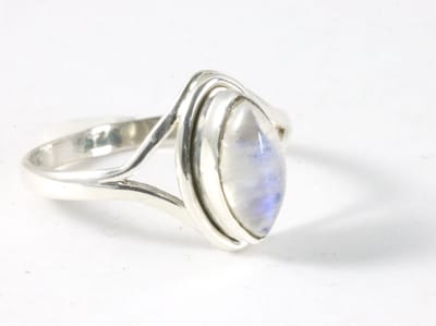 Fijne zilveren ring met regenboog maansteen - maat 16