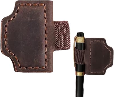 Bruine magnetische boekenlegger van leer met pen cap - Perfect cadeau voor boekenliefhebbers en kattenliefhebbers, ideaal voor dagelijks gebruik en als leesaccessoire.