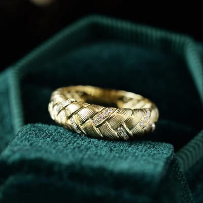 Huitan Nieuwe Mode Damesringen voor Bruiloft Luxe Gouden Kleur Vrouwenringen Ingelegd Schitterende Kubieke Zirkonia Verlovingsring Sieraden 6 black