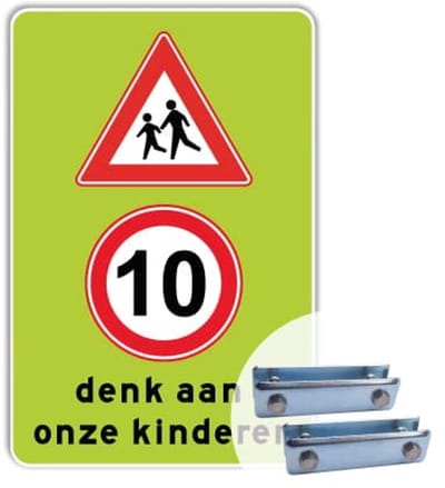Bord denk aan onze kinderen - Weerbestendig Aluminium - 40x60 cm - Bevestiging: Met hekbeugels (voor spijlen- of gaashek)