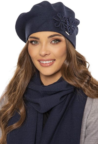 Vivisence Dames Winter Baret En Sjaal Set - Wolmix Met Acryl Viscose Wol En Elastaan Met Bloemapplicatie En Comfortabele Pasvorm - Zacht En Warm Voor Dagelijks Gebruik En Stijlvol Uiterlijk Ideaal Als Cadeau - Donkerblauw