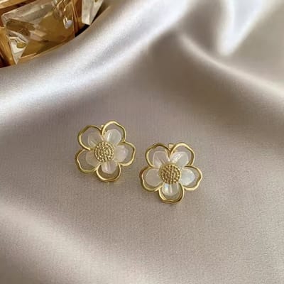 Oorbellen Set - Kleur: Goud - Luxe Oorbellen - Hoge Kwaliteit - RVS / Roestvrijstaal / Stainless Steel - Oorhangers / Oorknopjes - Inclusief Luxe Cadeauverpakking - Moeder / Moederdag - Vrouwen - Bloemen / Feest / Party - Luxury Earrings