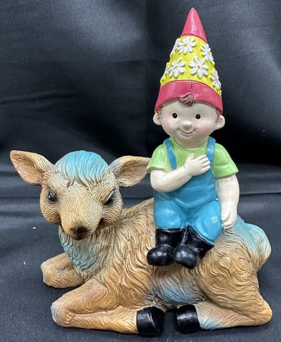 Decoratief polyresin dier "jong op gekleurde schaap - meerkleurig - hoogte 14x14x10 cm - Woonaccessoires - Decoratieve beeldjes