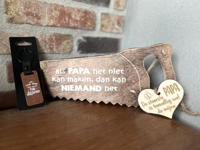 Creaties van Hier - Cadeaupakket papa - vader - inclusief houten hartje papa - zaag mijn papa + sleutelhanger The man/ vaderdag geschenk / vaderdag cadeautjes / verjaardag / opa / papa
