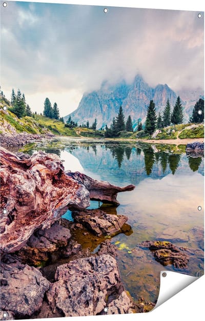Gards Tuinposter Meer met Rotsen in de Alpen Bergen - 90x120 cm - Tuindoek - Tuindecoratie - Wanddecoratie buiten - Tuinschilderij