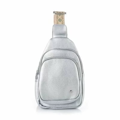 Klein crossbodytasje met geweven schouderriem, Zilver