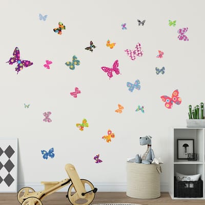 Veelkleurige vlinder muurstickers (2 stuks)