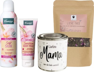 Kneipp Cadeauset Soft Skin & Thee Mama - Kneipp Douchefoam 200ml Soft Skin - ARELO Lieve Thee zakje - Kneipp Mini Body Milk 75 ml Soft Skin - Gifts Snoepjeblikje liefste Mama van de hele wereld!