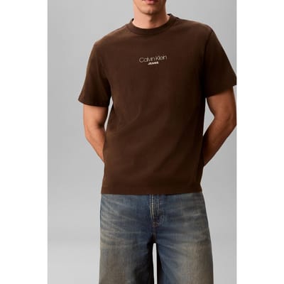 Calvin Klein Short Sleeve 20s Acid Wash Graphic Tee Dark Coffee Taglia: S | Magliette basic Outlet | Uomo | Marrone