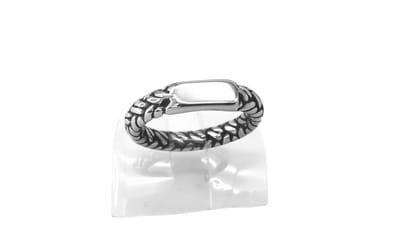 - RVS ring – smalle - maat 17 - gevlochten - design - motief - en aan het voorzijde plaatje waar je mee kan graveren.