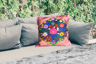 Buitenkussen Weerbestendig - Bloemenkrans - Regenboog - Design - 50x50 cm