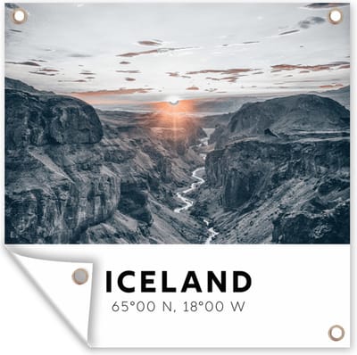 Tuin poster IJsland - Bergen - Water - Zon - 200x200 cm - Tuindoek