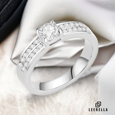Leerella Zilverkleurig Luxe Design RVS Verlovingsring met Strass 6/16,5mm - Elegant Design voor Elke Gelegenheid