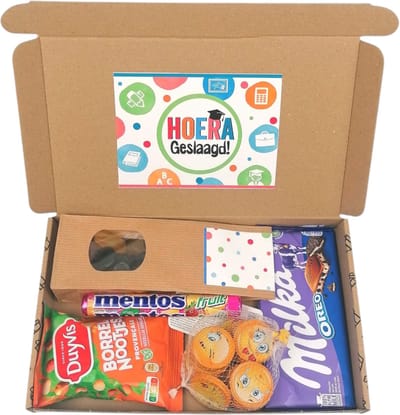 Geslaagd cadeau - Examen cadeau - Diploma - brievenbuspakket - "Hoera Geslaagd" chocolade - snoep - borrelnootjes - Eindexamen - Diploma