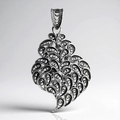 Cavill - Zwarte Zilveren Hanger - 925 Sterling Zilver - Filigraan Bladmotief - Natuur Inspiratie - Elegant - 37x19 mm - Licht & Gerhodineerd