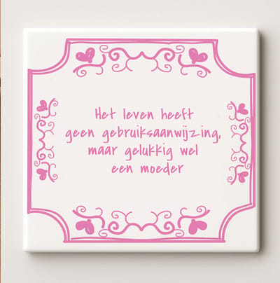 Keramische Tegel 15x15cm – “Het Leven Heeft Geen Gebruiksaanwijzing, Maar Gelukkig Wel Een Moeder” – Roze Hart Ontwerp Moederdag Cadeau