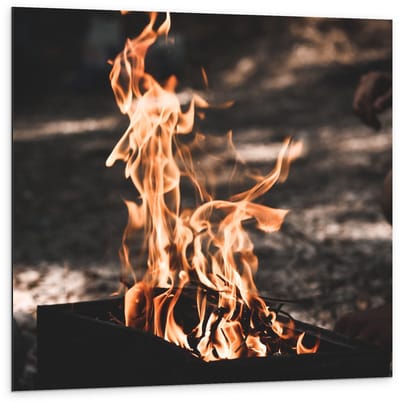 Dibond - Brandend Vuur - 100x100cm Foto op Aluminium (Met Ophangsysteem)