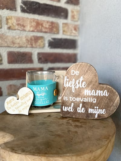 Teksthart de liefste mama (natural) + houten hartje mama + theeglas Mama met jou is het altijd supergezellig - moederdag cadeautje - moederdag - mama