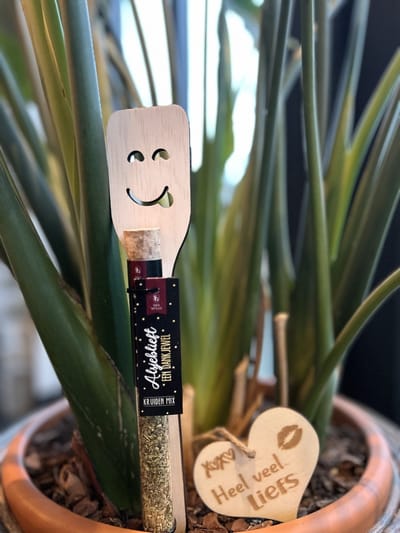 Creaties van Hier - Spatels - Kruidenbuisje - Tekst Alsjeblieft een dankjewel met houten hartje - Hout