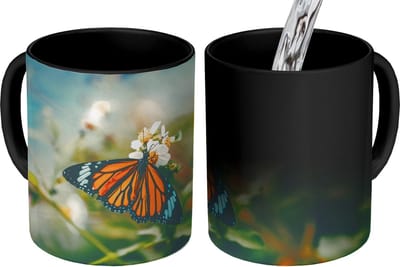 Magische Mok - Foto op Warmte Mokken - Koffiemok - Vlinder - Bloemen - Tuin - Magic Mok - Beker - 350 ML - Theemok