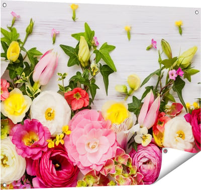 Gards Tuinposter Bloemen op een Witte Houten Achtergrond - 100x80 cm - Tuindoek - Tuindecoratie - Wanddecoratie buiten - Tuinschilderij