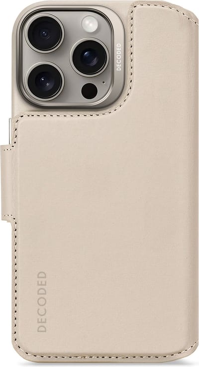 DECODED Leren Detachable Wallet Case Geschikt voor iPhone 16 Pro - 2-in-1 Magnetisch Afneembaar Hoesje met Pasjeshouder - Premium ECCO Leer - Geschikt voor MagSafe - Clay Beige