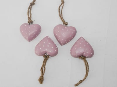 Houten hartje met touwtje-Sleutel hanger- Hartje tafeldecoraie-**4 stuks **