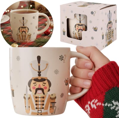 Crèmekleurige, KERSTMOK van porselein, kerstmotief - notenkraker - VERPAKT IN EEN CADEAUVERPAKKING 365 ml