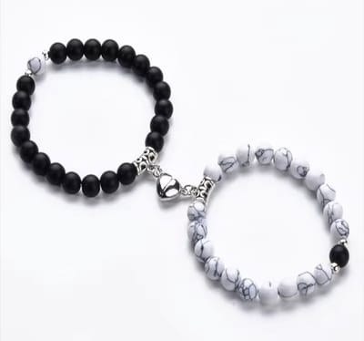 Akyol - koppel armband -valentijn voor hem en haar-vriendschapsarmband- Liefdes Cadeau-Romantisch-Cadeau voor je vrouw of vriendin - Mannen Cadeautjes – vrouwen cadeautjes – magneten – witte armband-liefdes armband-hartje-hartjes armband
