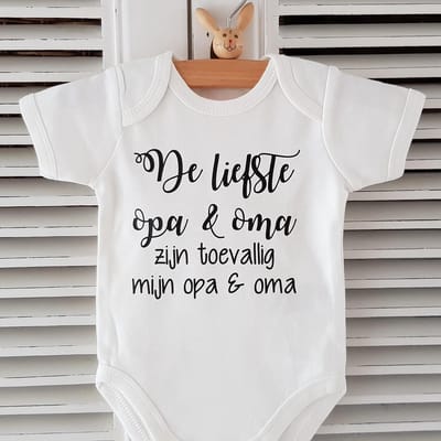 Baby Rompertje tekst zwanger zijn bekendmaken De liefste opa en oma zijn toevallig mijn opa en oma | korte mouw | zwart wit | maat 62/68 | hoera jullie worden grootouders