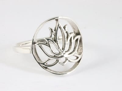 Ronde zilveren lotus bloem ring - maat 16