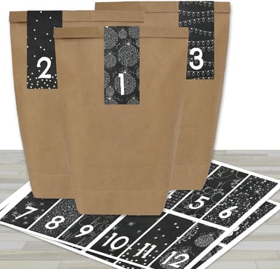 DIY Adventskalender om te vullen - met 24 bruine papieren zakjes en 24 zwart-witte stickers - voor DIY en knutselen - Miniset nr. 33 - Kerstmis 2021 voor kinderen.