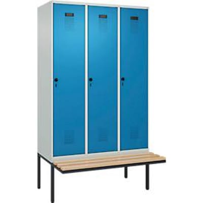 C+P Evolo Plus kledingkast, 3 vakken van elk 400 mm breed, zwevende bank, B 1200 x D 815 x H 2120 mm, draaibare grendel, lichtgrijs/lichtblauw