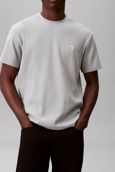 Calvin Klein Ss Waffle Badge Crew Neck Tee Overcast Taglia: L | Magliette basic Outlet | Uomo