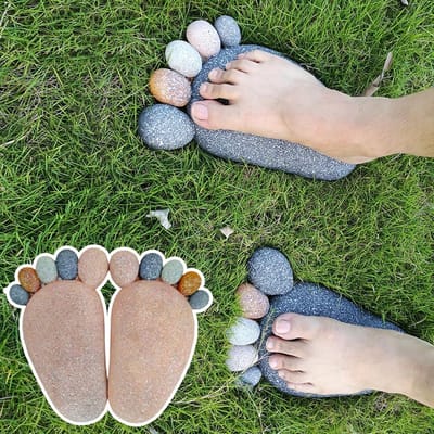 Voetvormige Steentjes - Tuinpad Decoratie - Decoratief Pad - Weerbestendig Hars - 29 cm Lengte - Lichtbruin