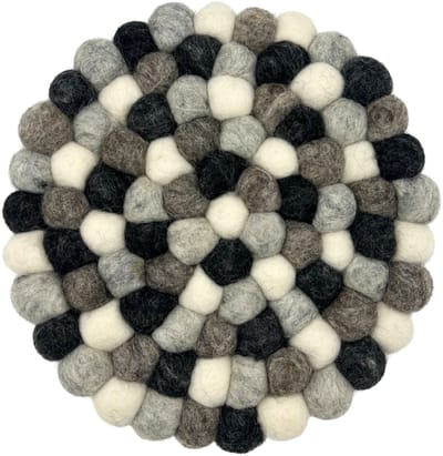 Ancient Wisdom - Vloerkleed - Ronde placemat van vilt met balletjes - 20 cm - Meerkleurig - Grijs - Interieur - Decoratie - Vloerbedekking - Woonaccessoires - Handgemaakt