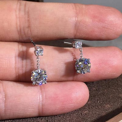 Huitan Glanzende Zirkonia Druppels Oorbellen voor Vrouwen Aantrekkelijke Bedels Bruiloft Verloving Sieraden Trendy Prachtige Accessoires WHITE brown
