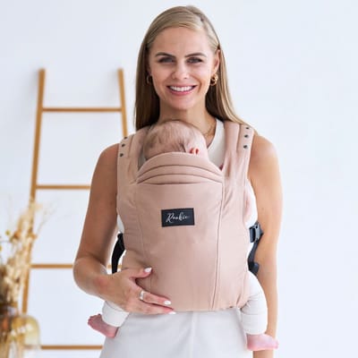 ROOKIE Baby Premium Elite draagzak - Design buikdrager en rugdrager - Comfortabel en ergonomisch baby spullen - Babydrager vanaf Geboorte - Ook voor Peuter - Biologisch katoen (Latte)