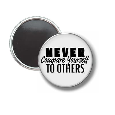 Button Met Magneet 58 MM - Never Compare Yourself To Others - NIET VOOR KLEDING