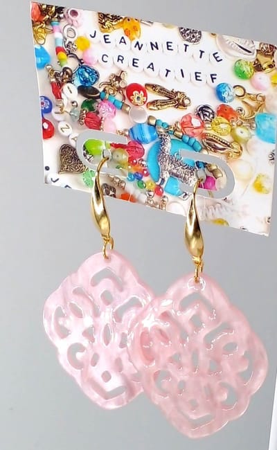 Jeannette-Creatief® - Resin – Barok Ruit Lichtroze - Roze Oorbellen - Resin Oorbellen – Oorbellen Roze - Poederroze - Gouden Oorbellen - Oorbellen – Oorhangers - Oorbellen dames - Valentijn