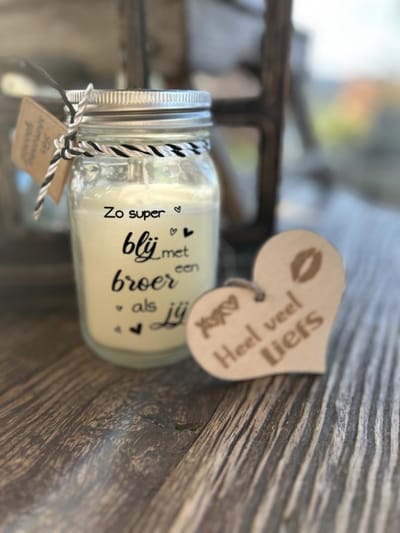 Creaties van Hier - Black & White scented candles Broer met houten hartje – 13,5 cm – vanille