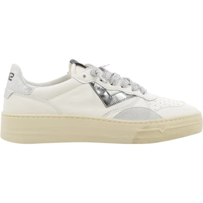 4b12 Witte sneakers