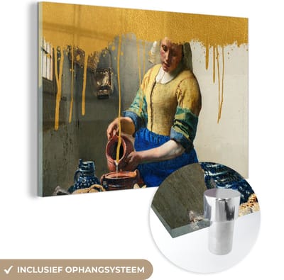 MuchoWow® Glasschilderij 120x80 cm - Schilderij acrylglas - Melkmeisje - Goud - Vermeer - Foto op glas - Schilderijen