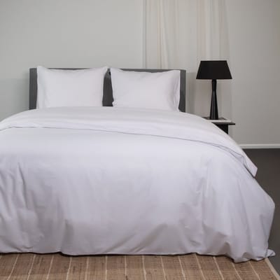 Superieur Dekbedovertrek Twin Face - Wit - 100% Katoen - 140x200/220cm Eenpersoons – Streel wit dekbedset – adembenemend in uitstraling – optimaal ventilerend en ademend